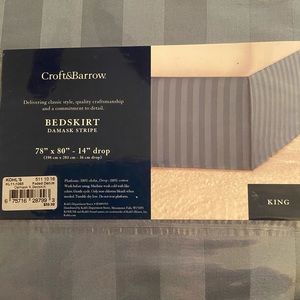 New King Size Croft Barrow Striped BedSkirt